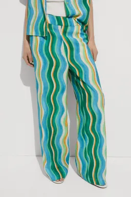 Pantalón wideleg estampado de Mango en Pantalones para argentina
