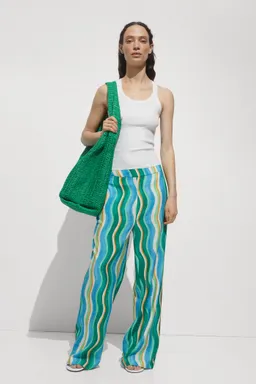 Pantalón wideleg estampado de Mango en Pantalones para argentina