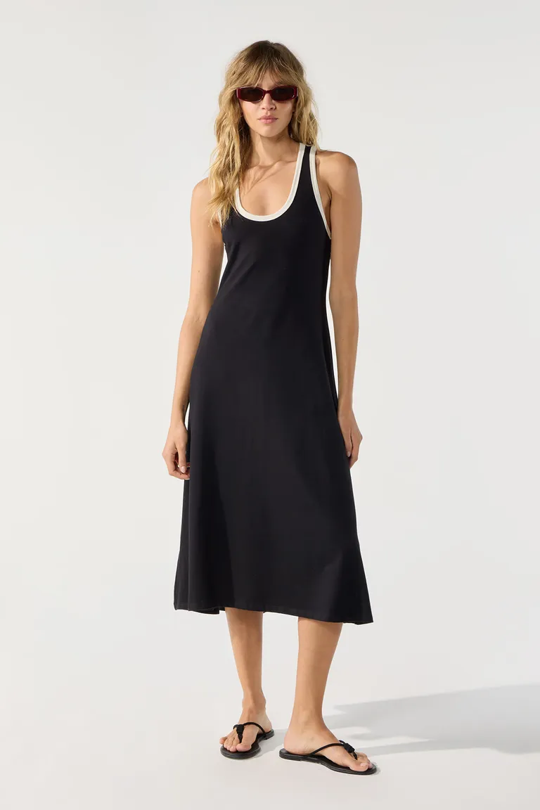 Vestido largo en jersey negro con detalles en contraste de Cuesta Blanca en Vestidos para argentina