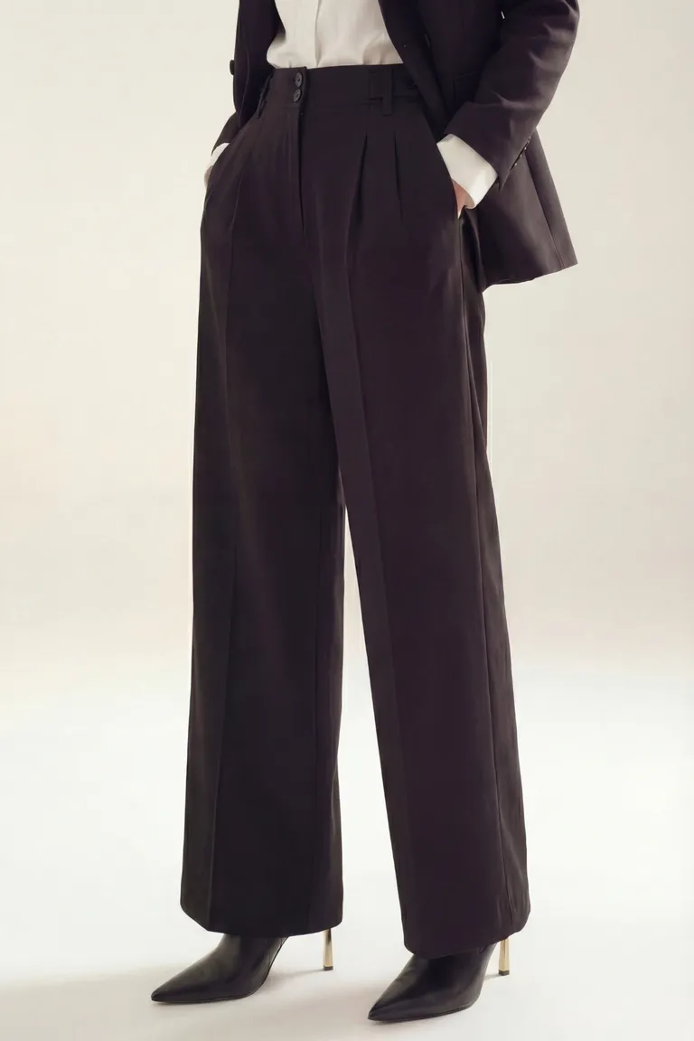 Pantalón sastrero de tiro alto con diseño de pierna ancha y pinzas en la cintura de Akiabara en Pantalones para argentina