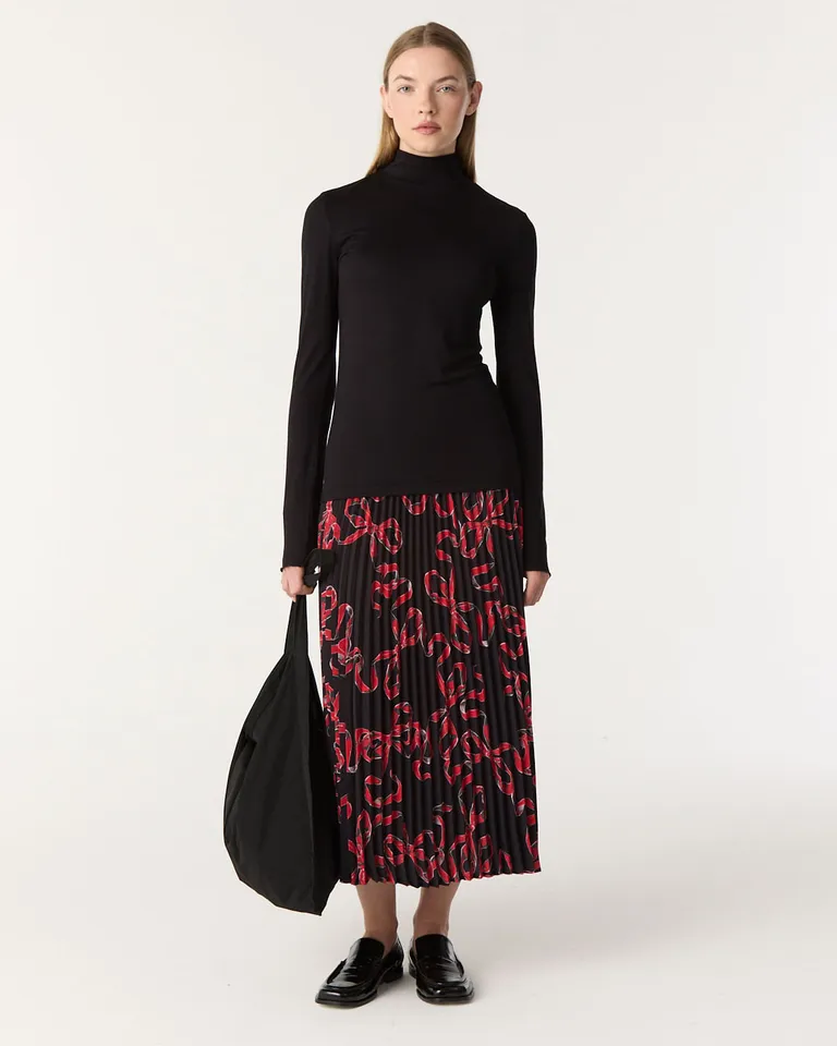 Remera de manga larga con cuello alto y ajuste entallado de Furzai en Remeras para argentina