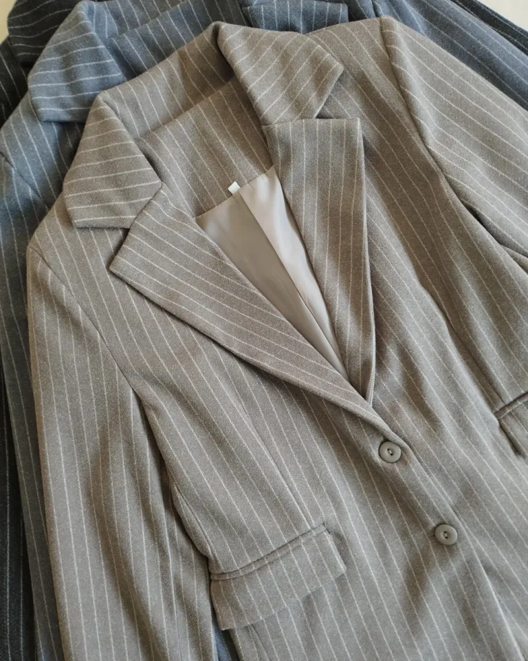 Blazer gris de tela de paño con forros y bolsillos laterales de Lemmon en Blazers para argentina