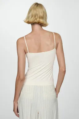 Top slim fit tirantes finos de Mango en Tops para argentina