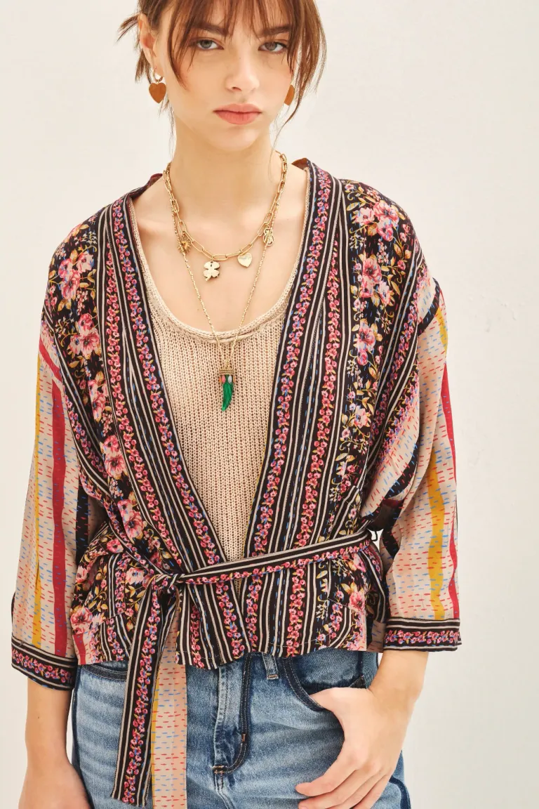 Kimono corto estampado de viscosa con mangas 3/4 y lazo en la cintura de Rapsodia en Kimonos para argentina