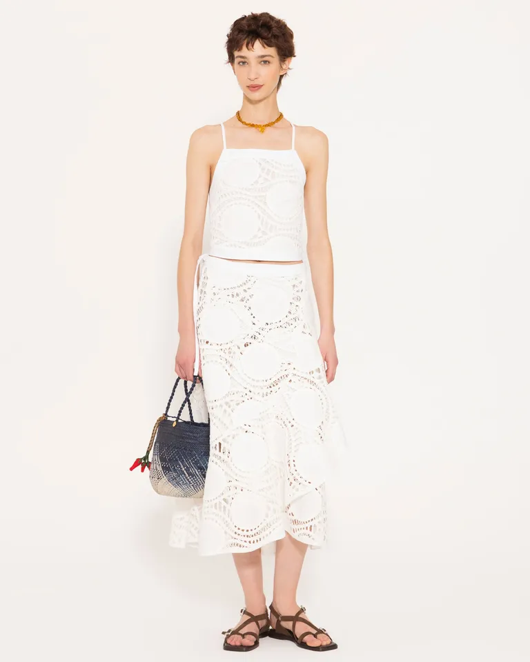 Falda midi calada con diseño wrap y volados en el frente y el ruedo de Jazmin Chebar en Faldas para argentina