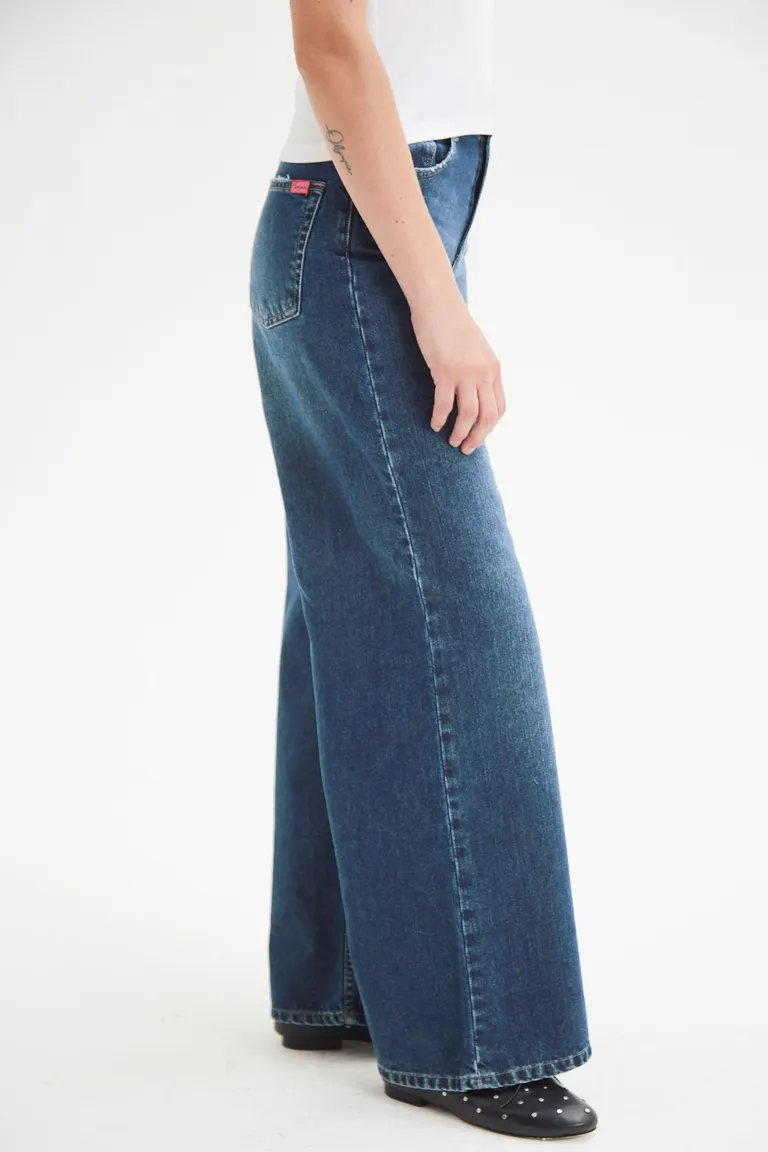 Pantalón de jean wide leg de tiro alto en tonos azulados desgastados de Las Pepas en Pantalones para argentina