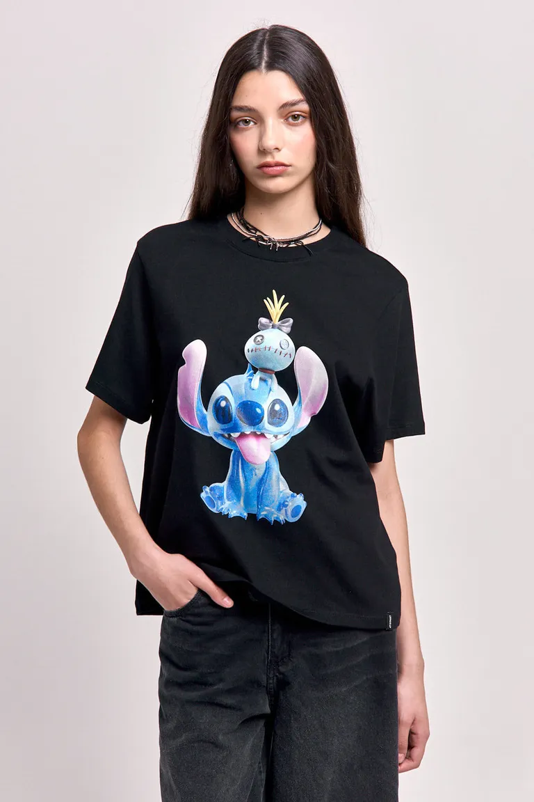 Remera Disney Stitch de Manga Corta y Cuello Chupin de 47 Street en Remeras para argentina