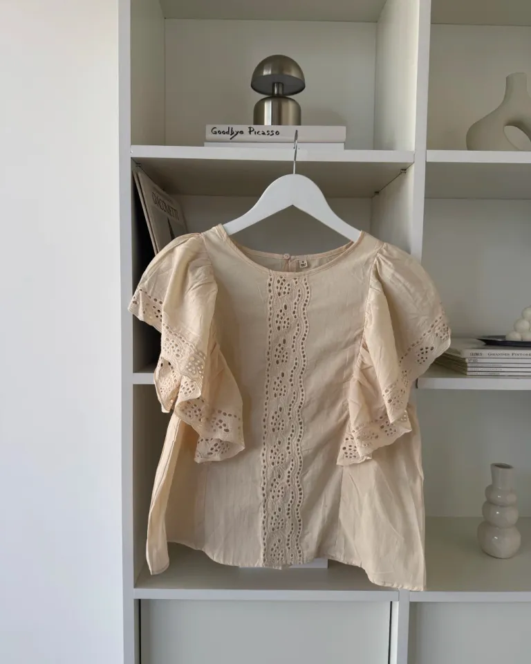 Blusa con volados en las mangas, diseño elegante y delicado para un look refinado de Apricot en Blusas para argentina