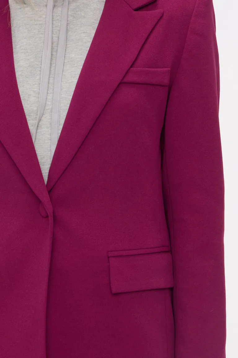 Blazer clásico femenino de corte sastrero con solapas y cierre frontal de un botón de Cuesta Blanca en Blazers para argentina