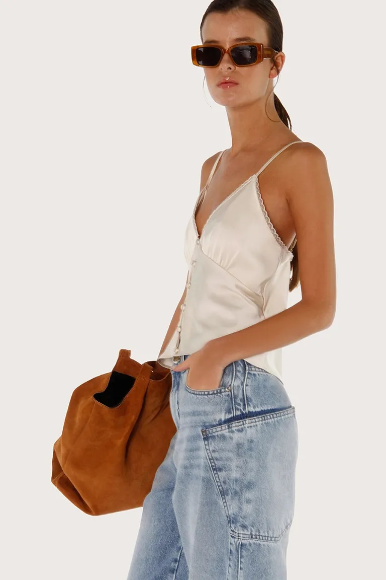 Top satinado con escote V, frunces y puntilla decorativa con breteles regulables de Sofia Sarkany en Tops para argentina