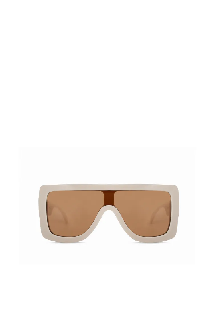 Lentes de sol en tono beige con protección UV para mujeres de Maria Cher en Anteojos para argentina