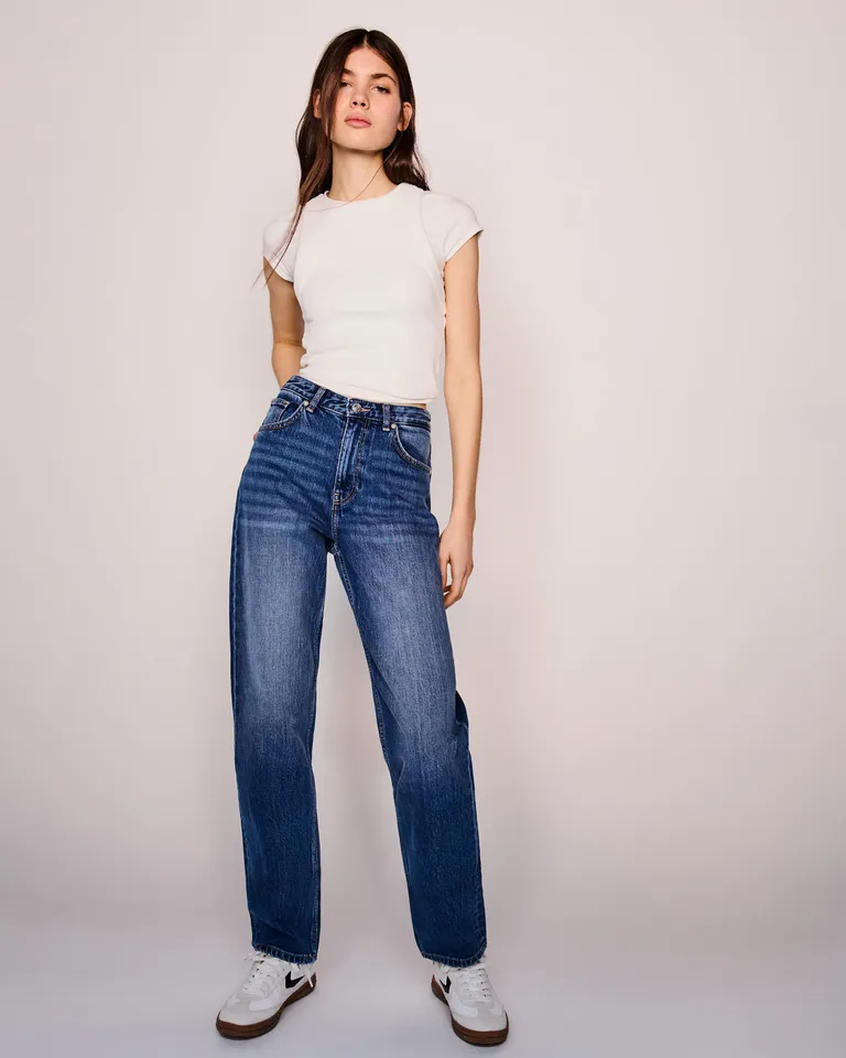 Jeans mom tiro alto confort de Bershka en Pantalones para argentina