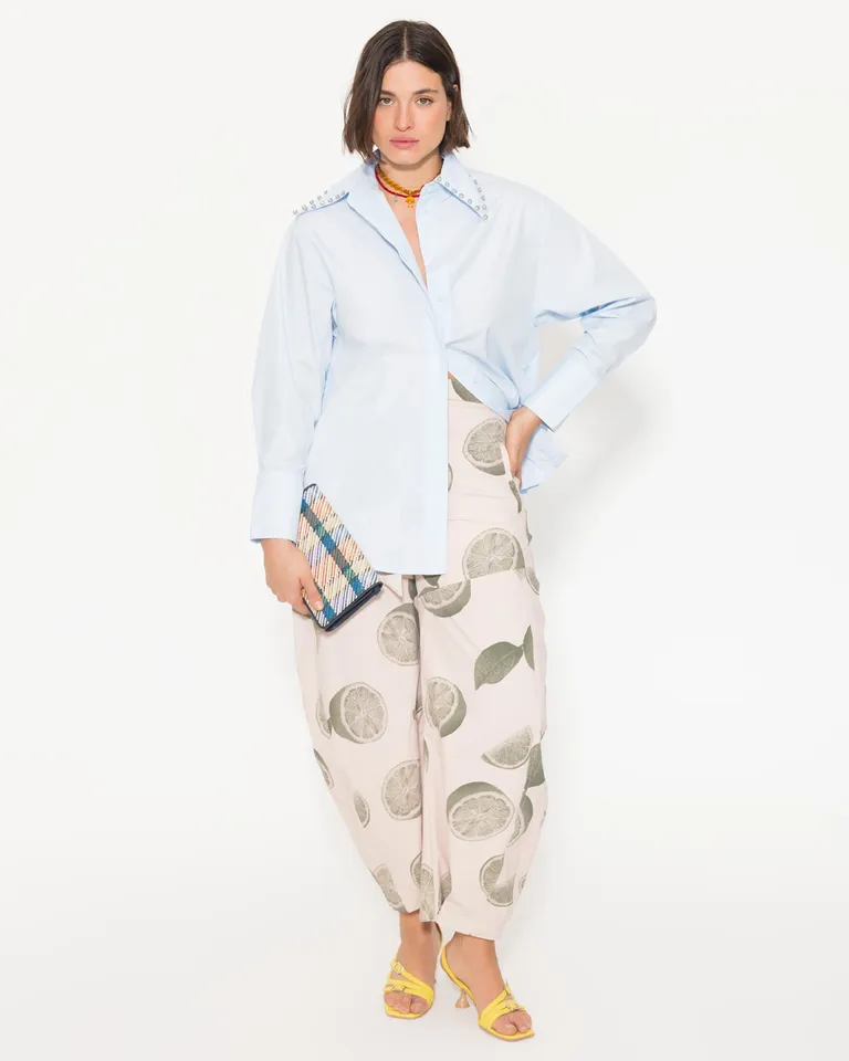 Pantalón babucha con estampado exclusivo y detalles funcionales de Jazmin Chebar en Pantalones para argentina