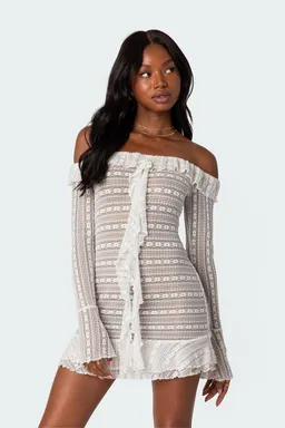 Mini vestido encaje texturizado traslúcido de Edikted en Vestidos para argentina