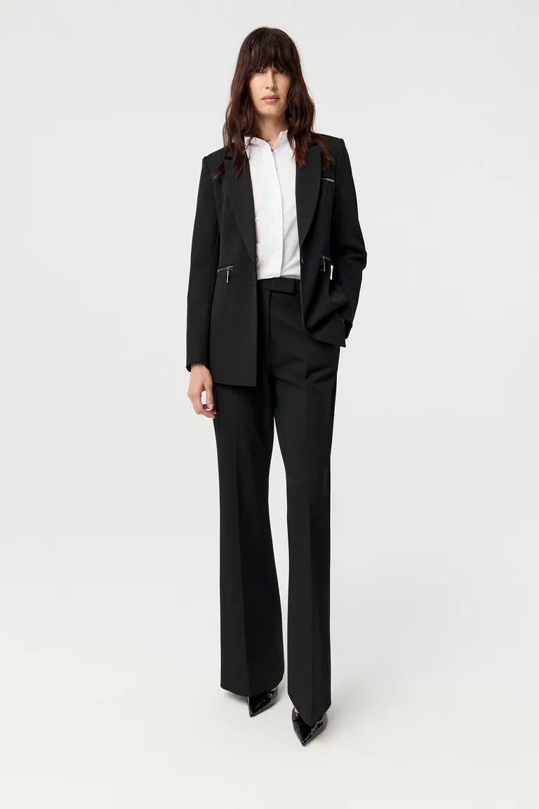 Blazer de sastrería entallado con cierre metálico en bolsillos y solapas clásicas de Markova en Blazers para argentina