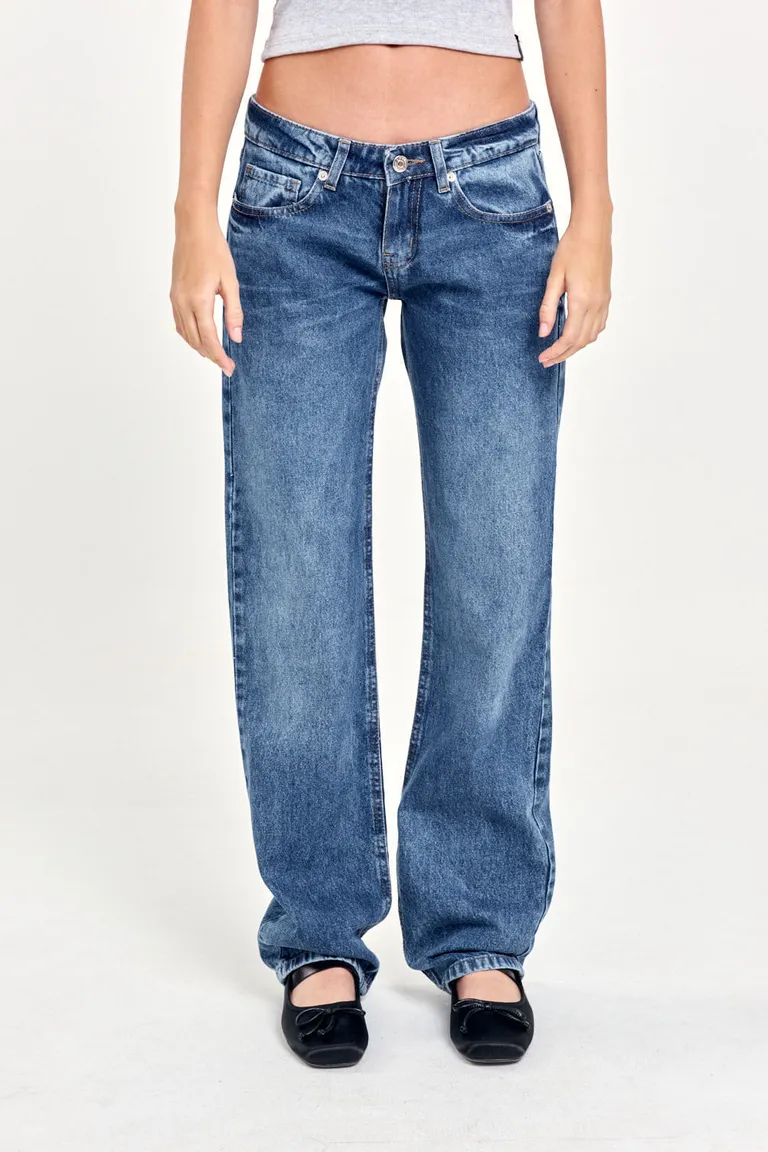 Pantalones de jean de tiro bajo y calce recto para un estilo casual y versátil de 47 Street en Pantalones para argentina