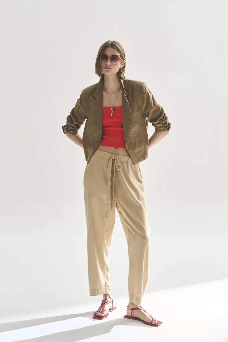 Pantalón de corte relajado en color beige para mujer de Akiabara en Pantalones para argentina
