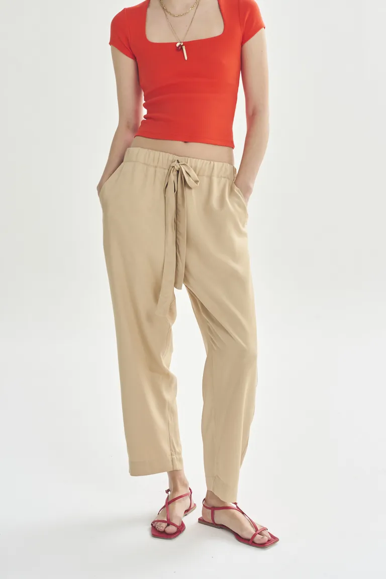 Pantalón de corte relajado en color beige para mujer de Akiabara en Pantalones para argentina