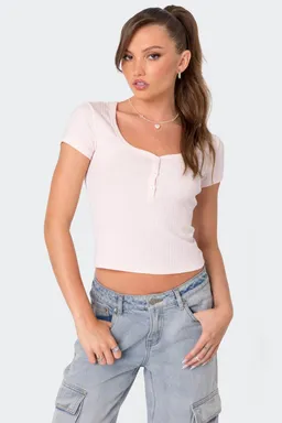 Remera henley calada de Edikted en Remeras para argentina