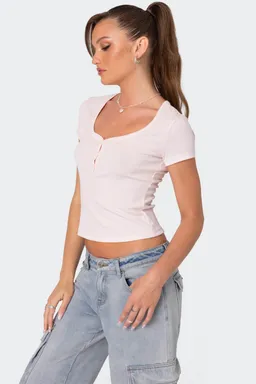 Remera henley calada de Edikted en Remeras para argentina