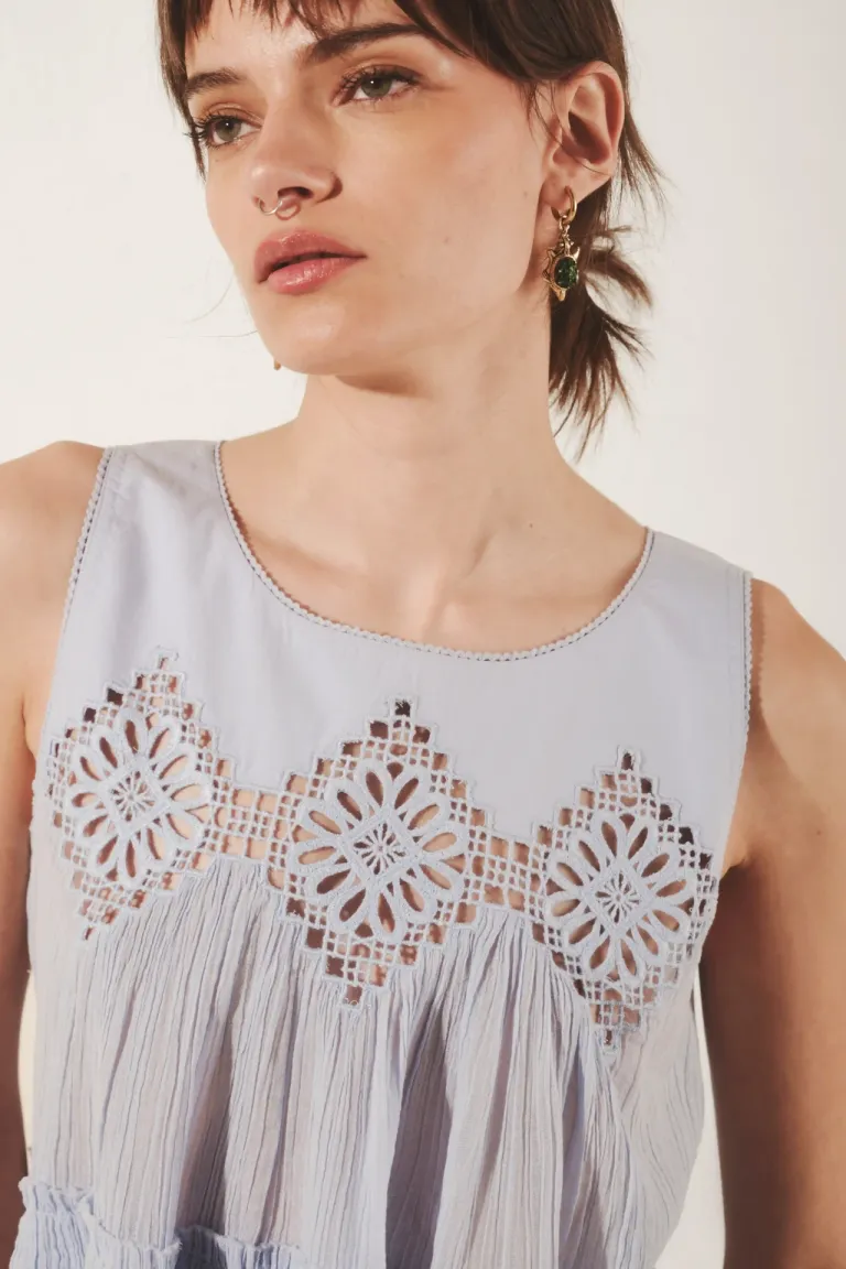Top de algodón sin mangas con detalles bordados en el canesú de Rapsodia en Tops para argentina