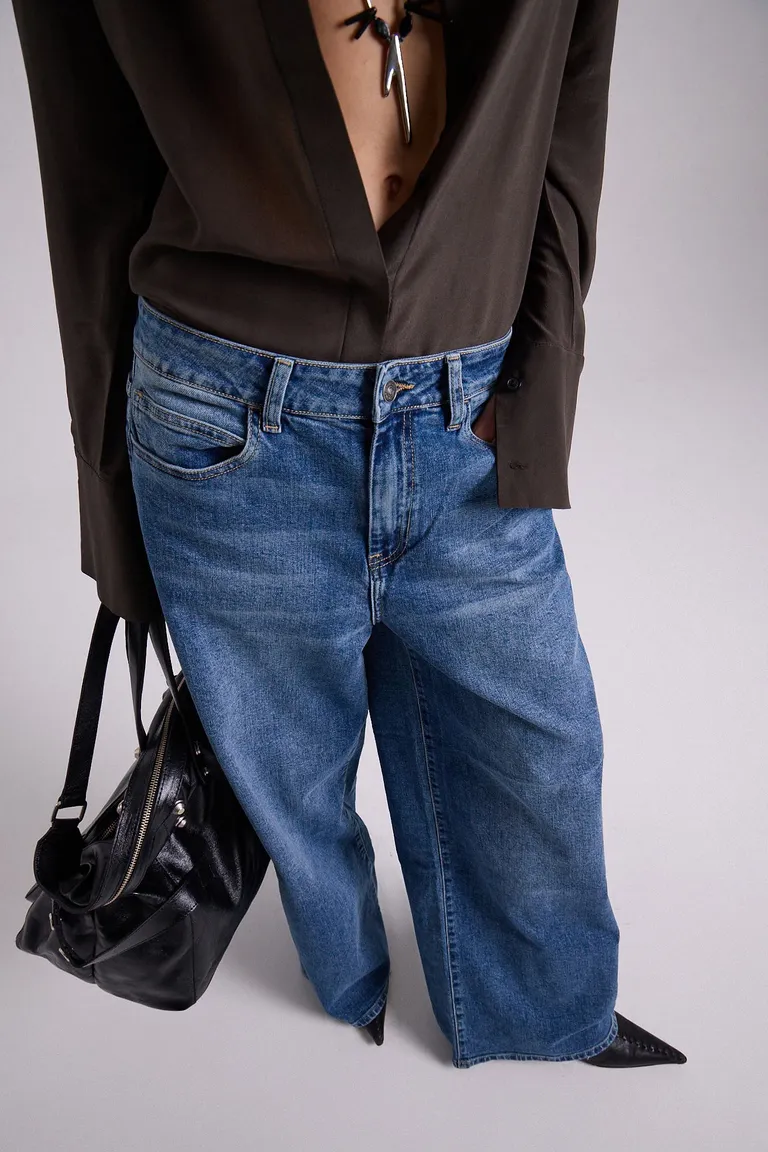 Pantalón ancho de tiro medio-bajo y silueta relajada de Maria Cher en Pantalones para argentina
