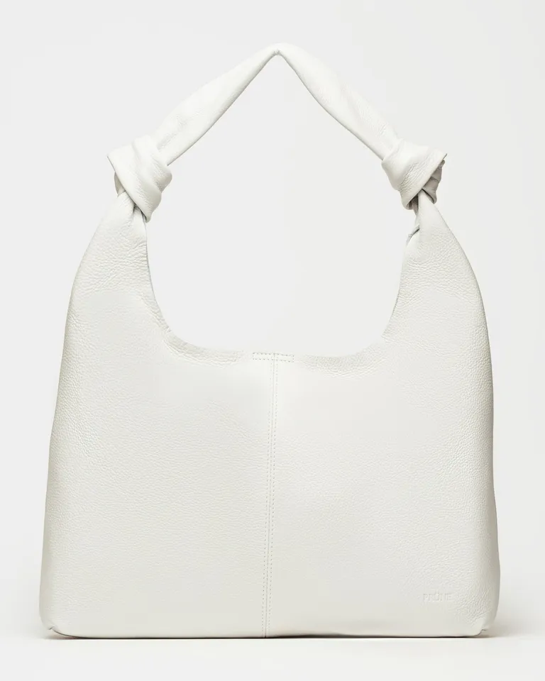 Cartera al hombro de diseño minimalista y detalles trendy en cuero graneado de Prüne en Bolsos y Carteras para argentina