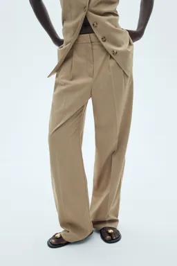 Pantalón recto pinzas de Mango en Pantalones para argentina