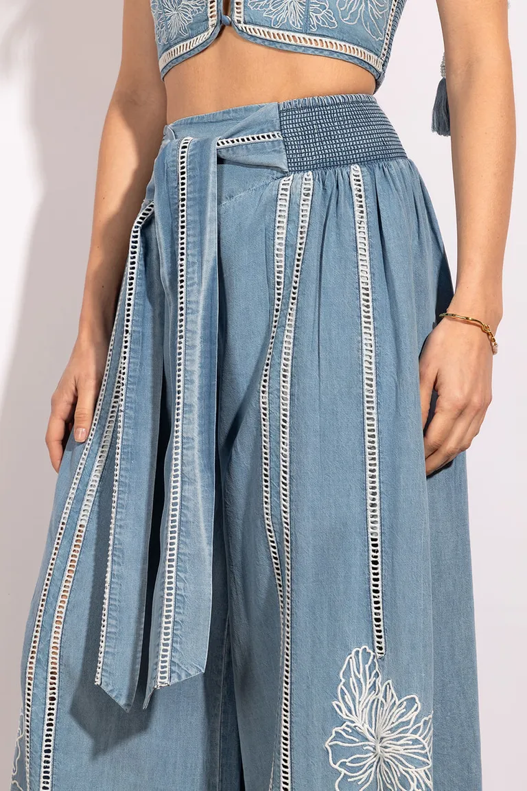 Pantalón amplio de tiro alto con detalles de bordado, calados y lazo ajustable en la cintura de Indiastyle en Pantalones para argentina