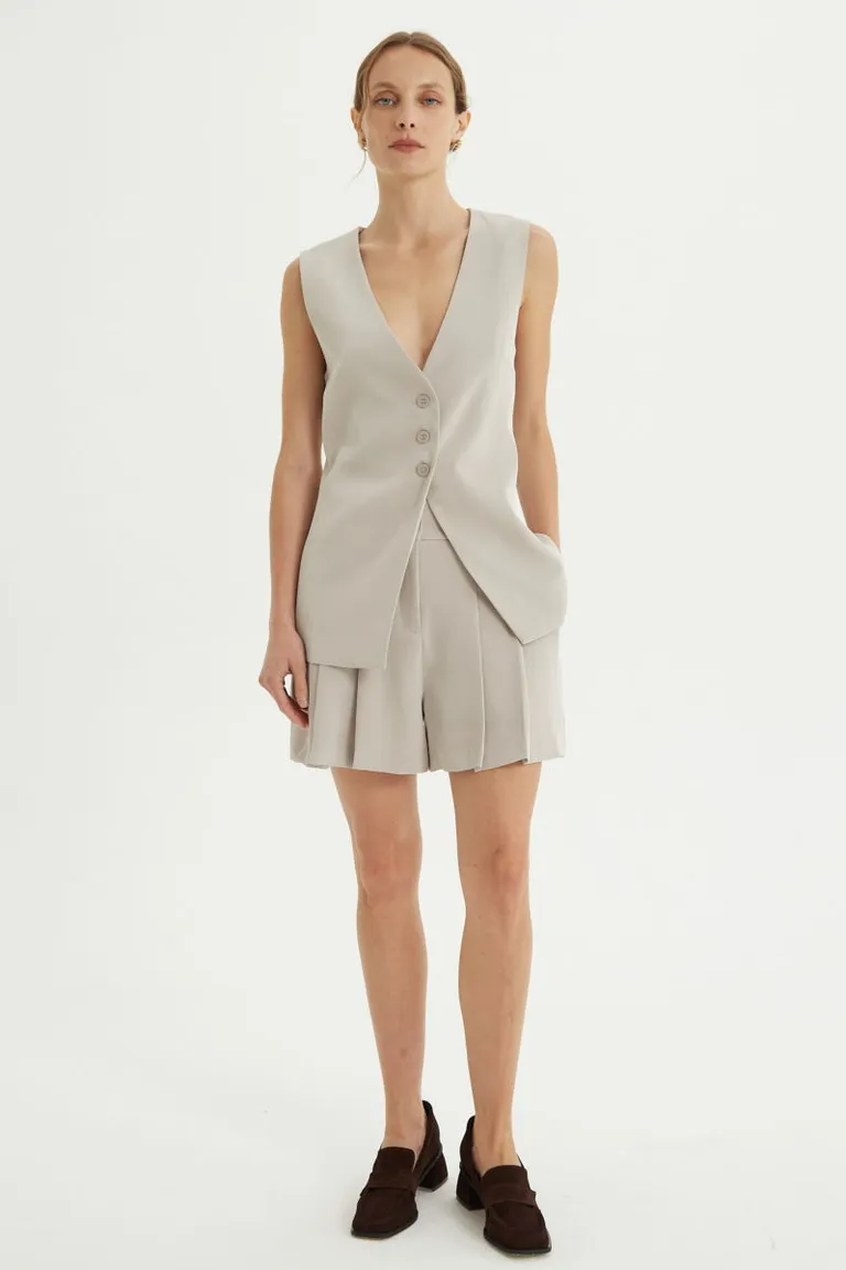 Chaleco sastrero con escote en V y cierre frontal de botones de Las Pepas en Chalecos para argentina