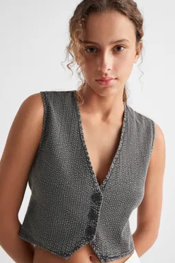 Chaleco crop con botones de Mango Teen en Chalecos para argentina