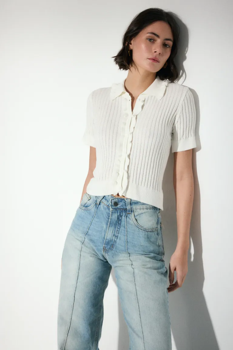 Cardigan tejido blanco con volados y botones - Prenda de punto femenina y elegante de Audaz en Buzos y Sweaters para argentina