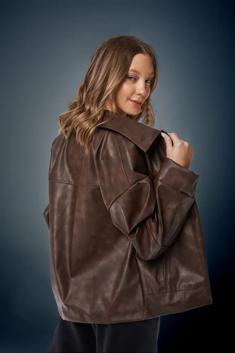 Campera de Cuero Marrón con Diseño Atemporal para Mujer de Apricot en Chaquetas para argentina