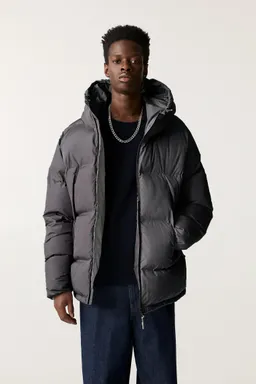 Campera acolchada capucha de Pull&Bear en Abrigos y Camperas para argentina