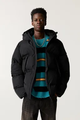 Campera acolchada capucha de Pull&Bear en Abrigos y Camperas para argentina