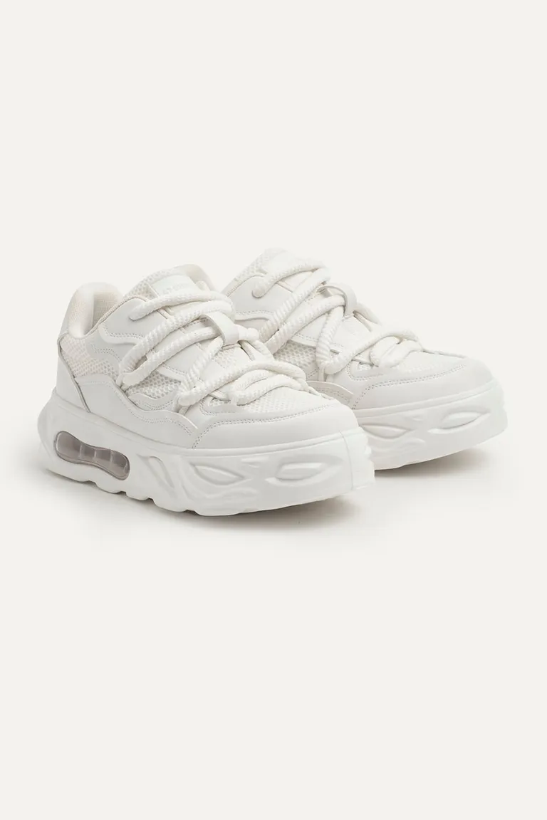 Zapatillas deportivas blancas de diseño con cámara de aire y detalles combinados de 47 Street en Zapatillas para argentina