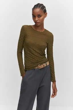 Remera fruncida manga larga de Mango en Buzos y Sweaters para argentina