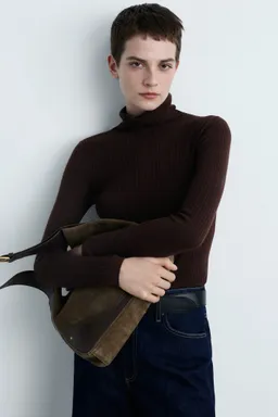 Sweater lana cuello volcado de Mango en Buzos y Sweaters para argentina