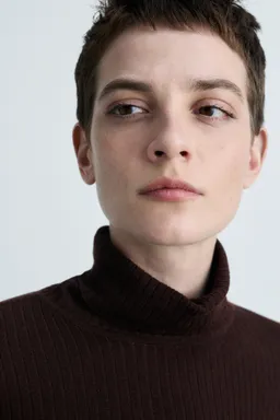 Sweater lana cuello volcado de Mango en Buzos y Sweaters para argentina