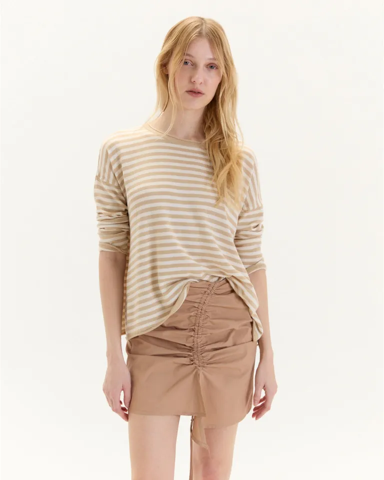 Remera de manga larga con diseño rayado y hombro descalzado de Blue Sheep en Remeras para argentina