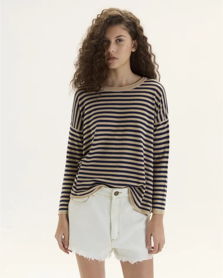 Remera de manga larga con diseño rayado y hombro descalzado de Blue Sheep en Remeras para argentina