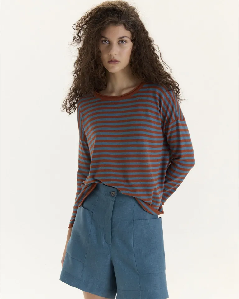 Remera de manga larga con diseño rayado y hombro descalzado de Blue Sheep en Remeras para argentina