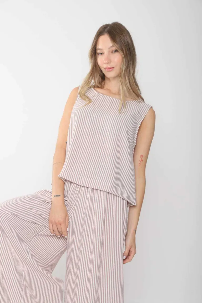 Musculosa femenina con pinzas y diseño rayado, corte amplio y ajuste cómodo de Belle en Blusas para argentina