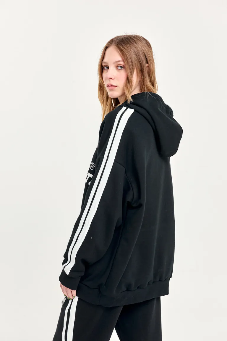 Canguro negro de diseño pesado y cómodo para mujer de 47 Street en Buzos y Sweaters para argentina