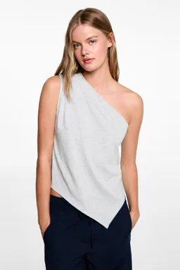 Top diseño asimétrico de Mango Teen en Tops para argentina