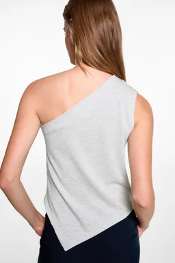 Top diseño asimétrico de Mango Teen en Tops para argentina