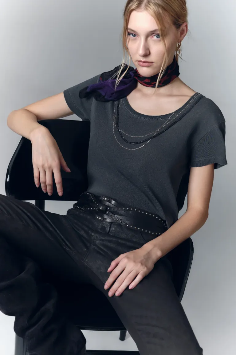 Remera de algodón con aplicaciones metálicas y detalles de strass de Rapsodia en Remeras para argentina