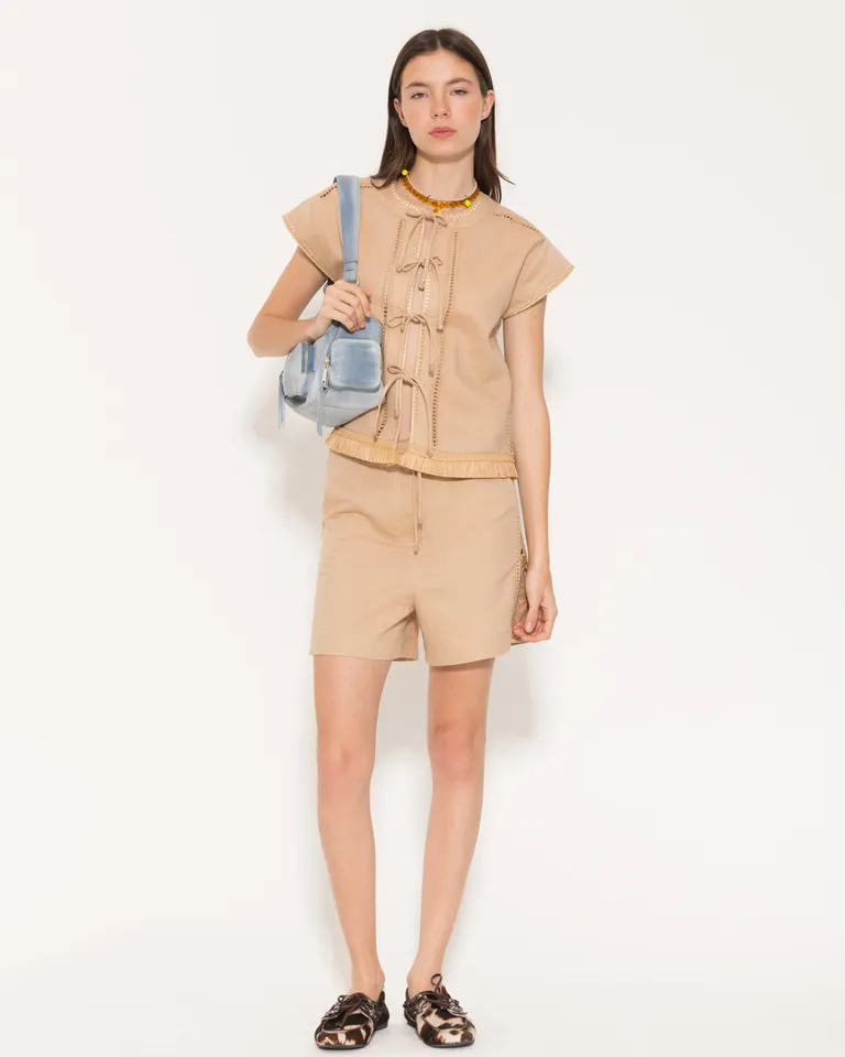 Top de lino sin mangas con detalles de flecos y bordados de Jazmin Chebar en Tops para argentina