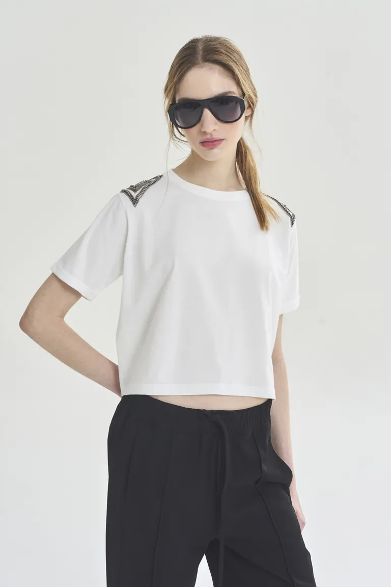 Remera básica de cuello redondo en color blanco para mujer de Akiabara en Remeras para argentina