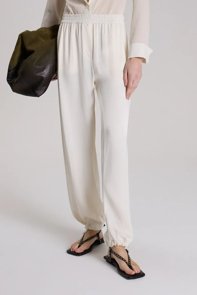 Pantalón de pierna ancha y cintura elástica para un look relajado y elegante de Maria Cher en Pantalones para argentina
